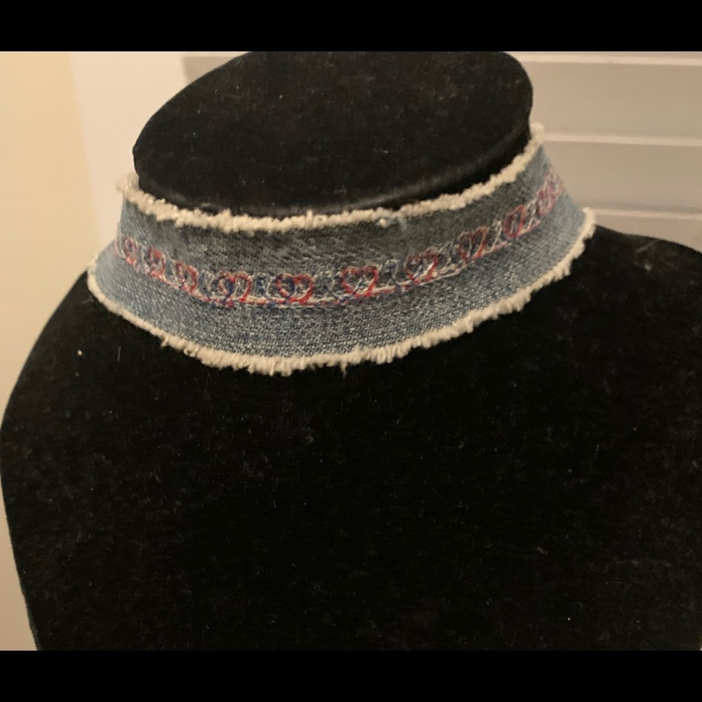 Adjustable jean choker